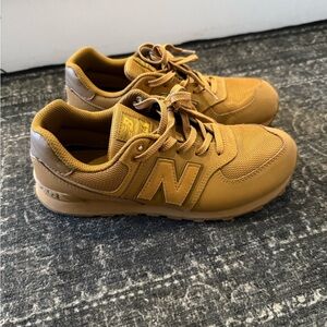 New Balance tan sneaker